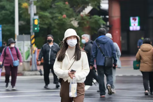 大陸冷氣團報到！急凍5縣市今晚探10℃　低溫特報越晚越冷