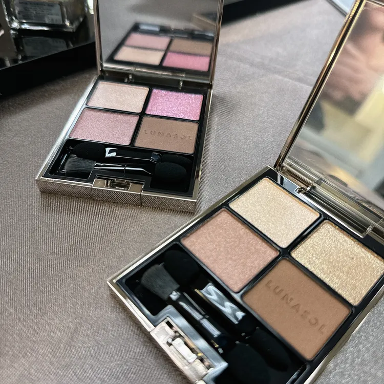 晶巧霓光眼彩盒#EX36（左）、#EX37（右），各2250元。張家玲攝