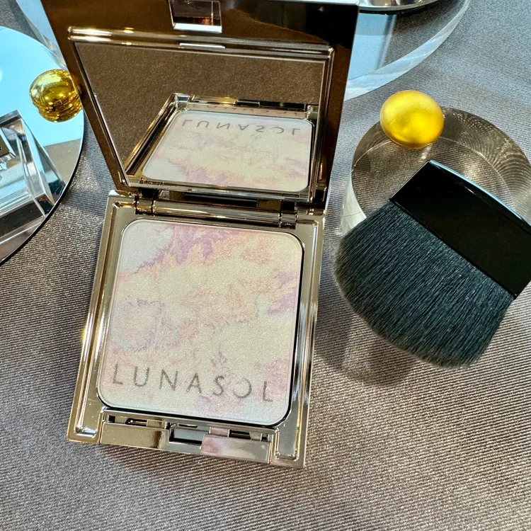 星燦光漾亮顏餅，2350元。張家玲攝