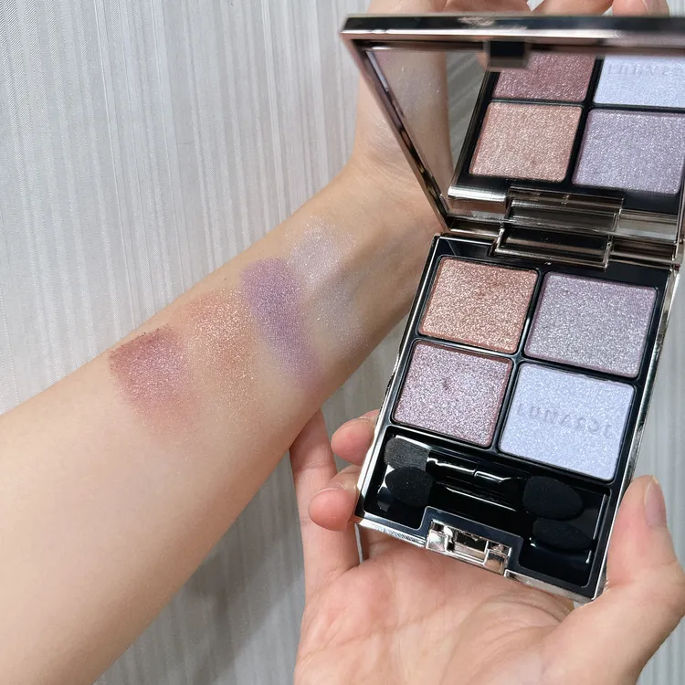 晶巧霓光眼彩盒#EX35。張家玲攝