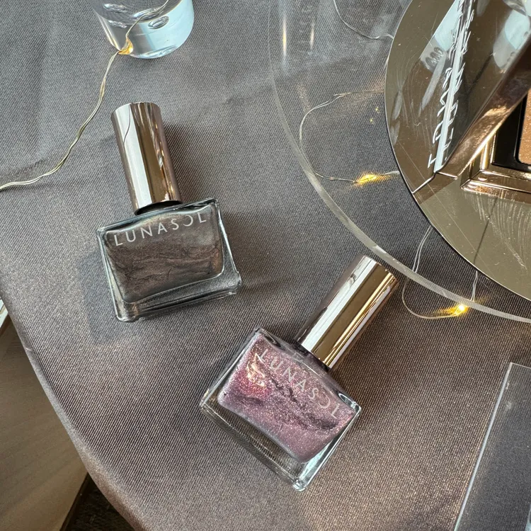 晶巧凝色指采，各690元。品牌提供