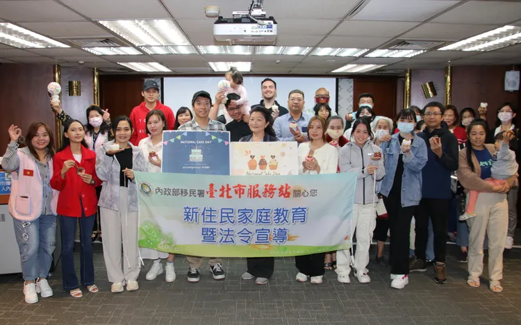 移民署邀請劉洺愷方想夫妻間甜蜜方程式。翻攝畫面