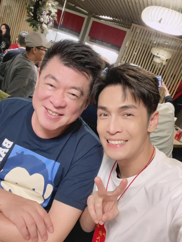 孫德榮（左）與Gino情同父子。翻攝Gino臉書