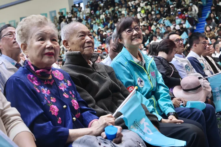 柯文哲的父母親都到場。林林攝