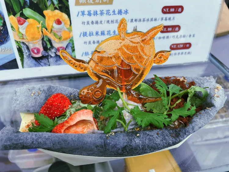 迷路麋鹿糖藝鋪推出嶼浪市集限定商品「乘風破浪香蕉船」。青年局提供