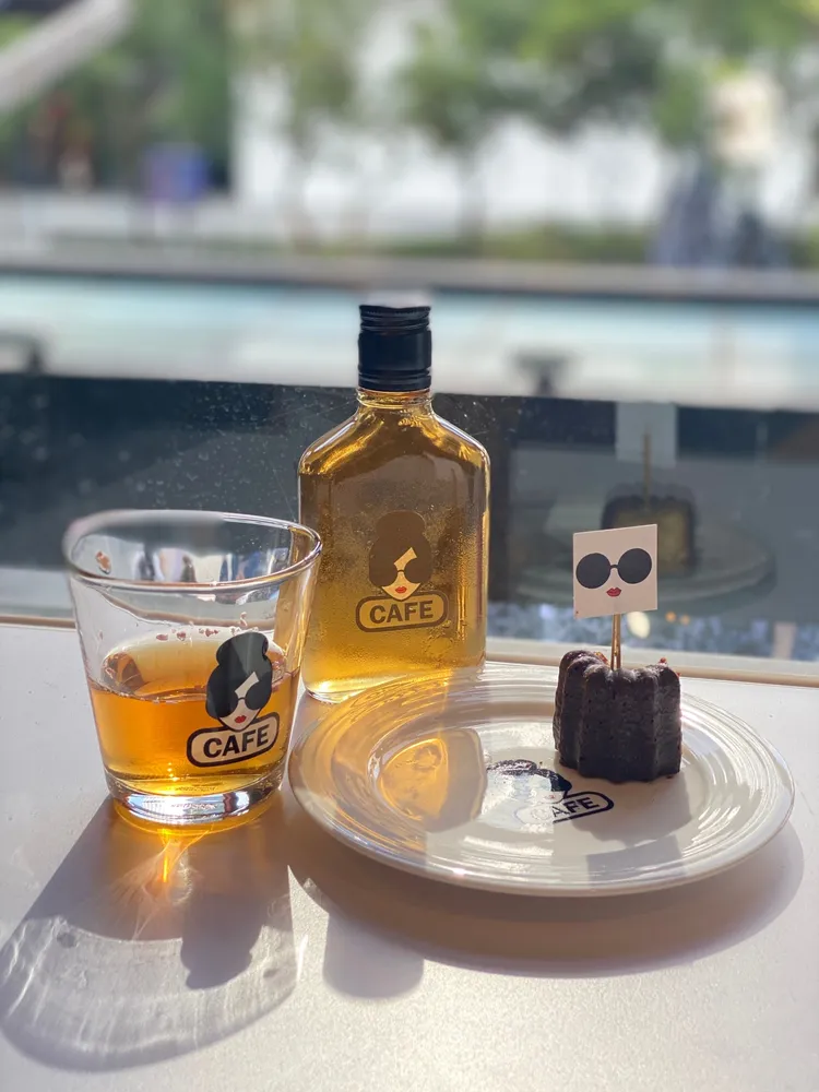 alice + olivia A8門市以「食尚選品店」概念出發。品牌提供