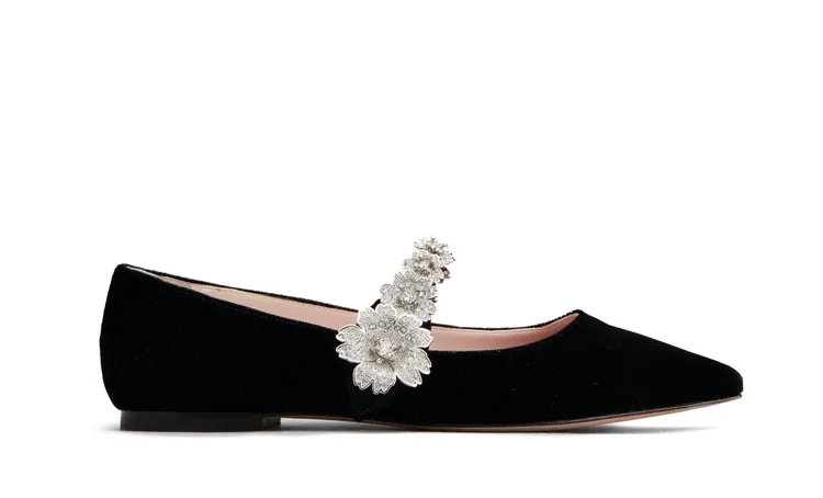 Bouquet Flower花朵鑽扣平底鞋，7萬9900元。品牌提供
