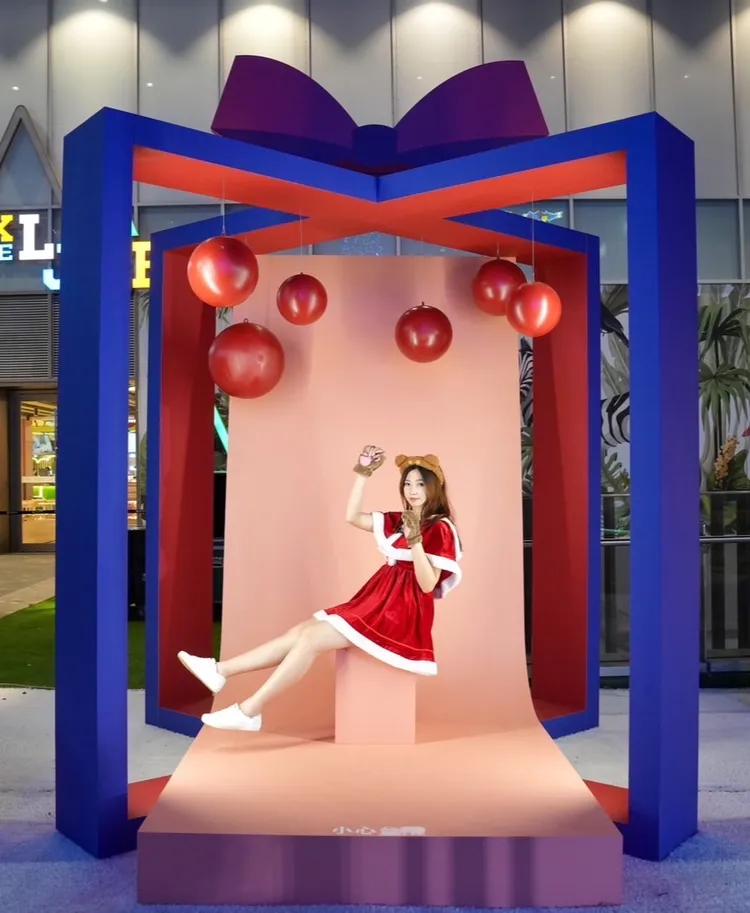 現場裝置藝術散發濃濃耶誕節慶。南紡提供