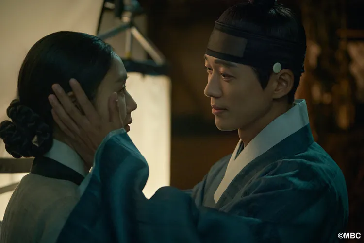 南宮珉（右）劇中告白不管安恩真變怎麼樣都喜歡她。HamiVideo提供