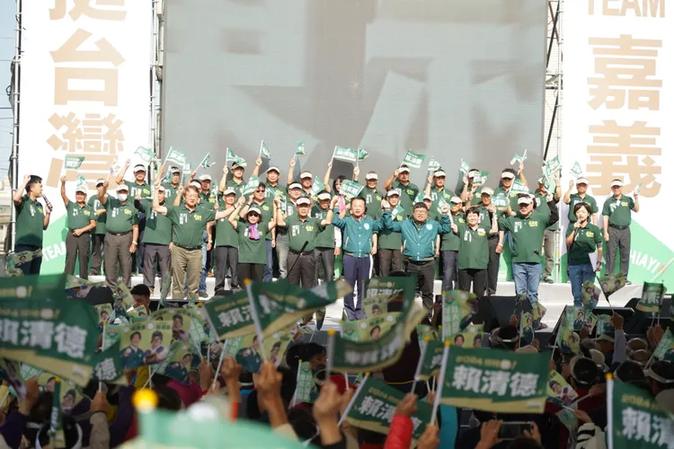 綠營嘉義縣大團結，場面熱絡。蔡易餘陣營提供
