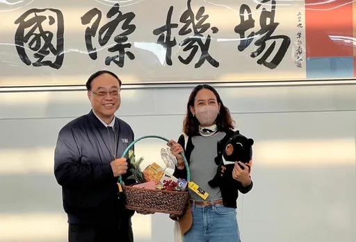 台灣迎2023年第500萬名旅客!泰國小姐獲贈觀光署大禮包