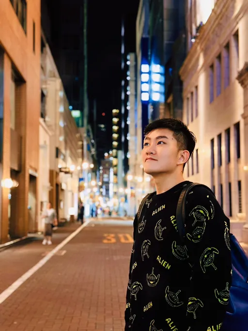 網紅Joeman睡夢中開門見警嚇一跳　認了持有大麻！辦公室在這棟摩天大樓好氣派