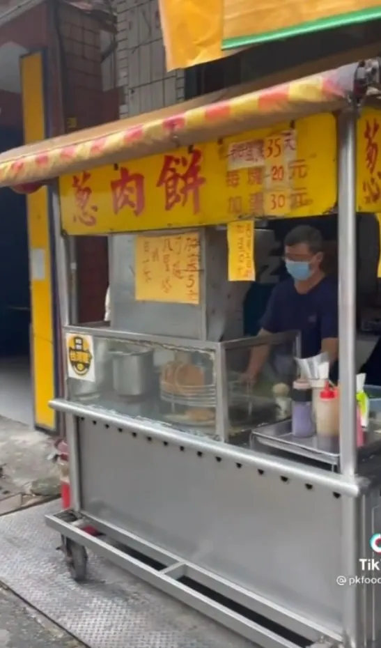 銅板美食蔥肉餅位在高雄鳳山區。TikTok@pkfoodie182 / IG：pkfoodie182 提供