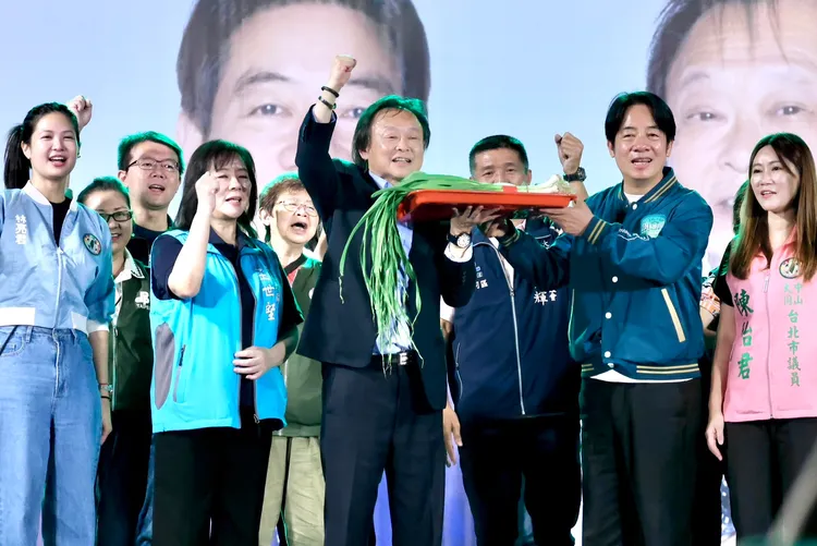 王世堅祝福賴清德當選。林林攝