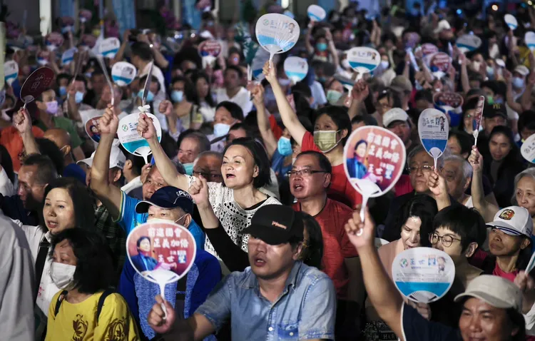 競總晚會現場湧入破千名支持者。林林攝