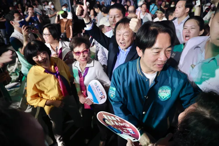 民眾歡迎賴清德進場。林林攝