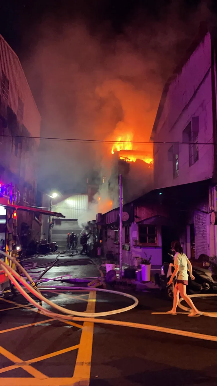 火勢一度猛烈。翻攝里長尤文雄臉書