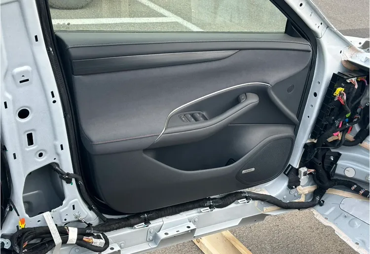 小米汽車車門內側門板設計。翻攝小紅書博主Bobo Dylan