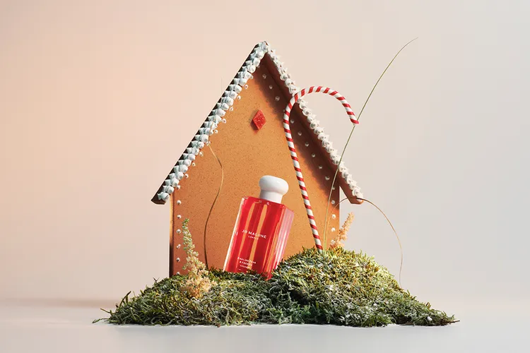 聖誕限定版英國梨與小蒼蘭香水，100ml／5880元。品牌提供