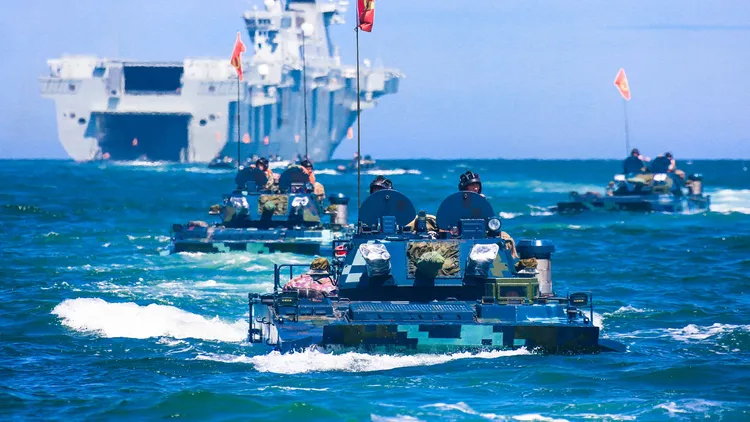 美眾院中國委員會領袖指出，美中之間第一要務是避免軍事侵略。圖為中國解放軍演練登陸作戰。翻攝解放軍網