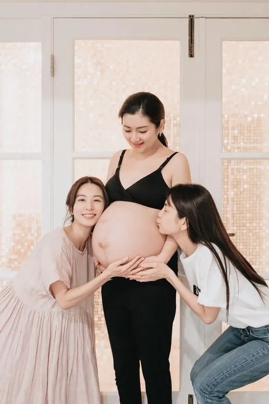 Hebe、Ella一路陪伴好姊妹Selina迎接新生命。翻攝Selina臉書