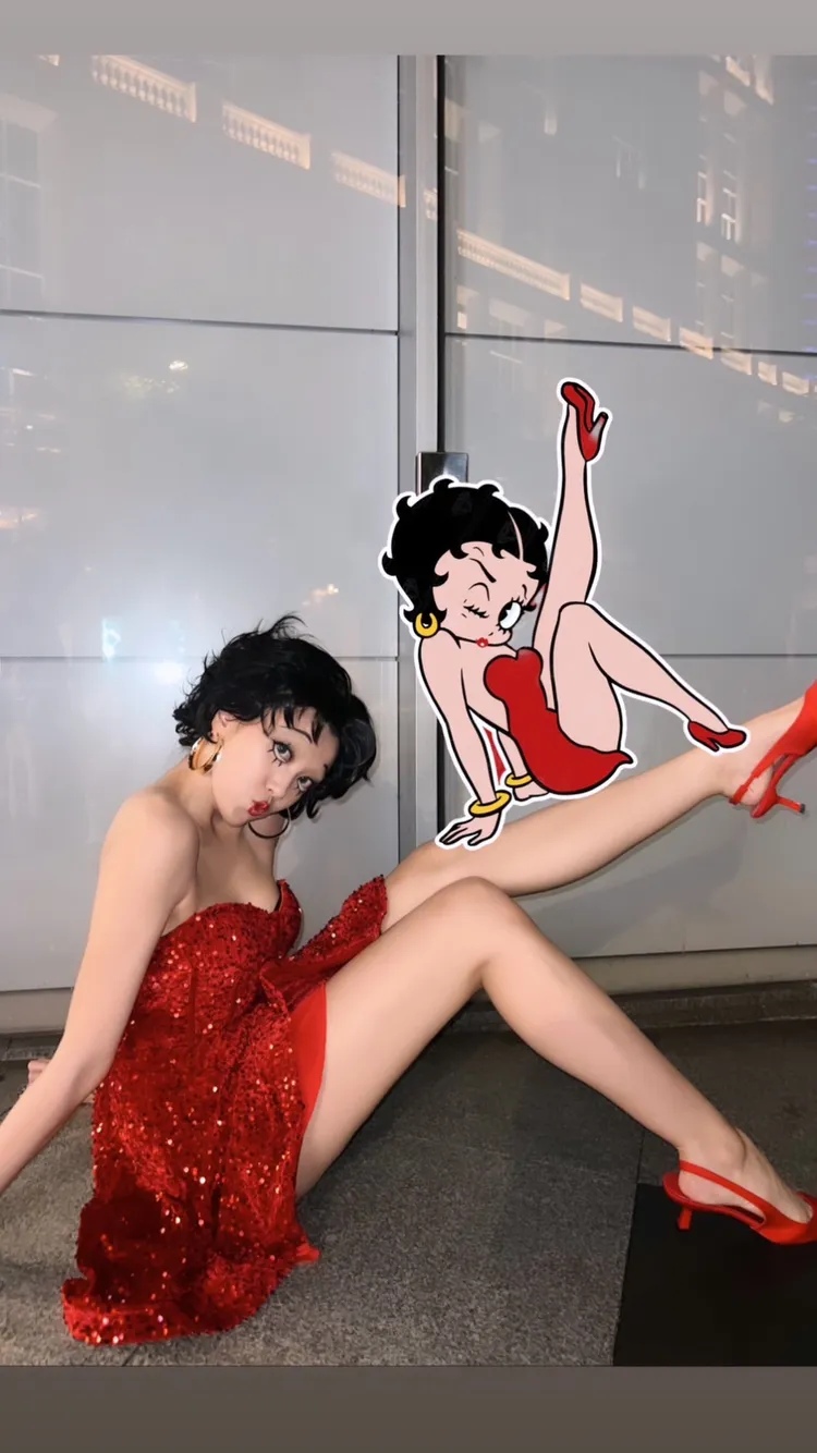 艾莉兒扮演「貝蒂娃娃」。艾莉兒提供