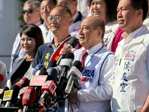 王金平領高雄立委7參選人登記　讚侯友宜「國家掌舵者很穩健、不朝三暮四」