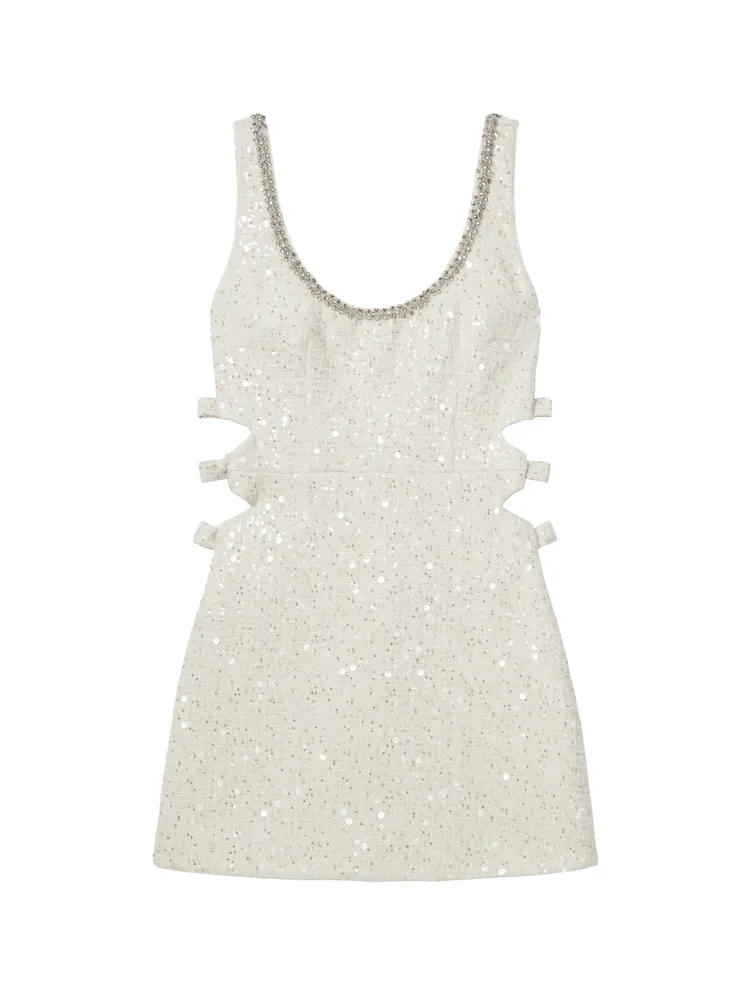 鑽飾毛呢短洋裝，2萬800元。品牌提供