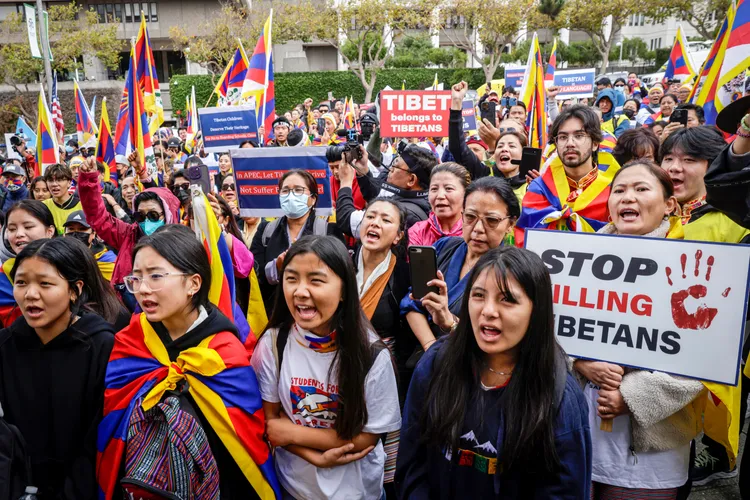 挺西藏民眾在舊金山抗議。美聯社