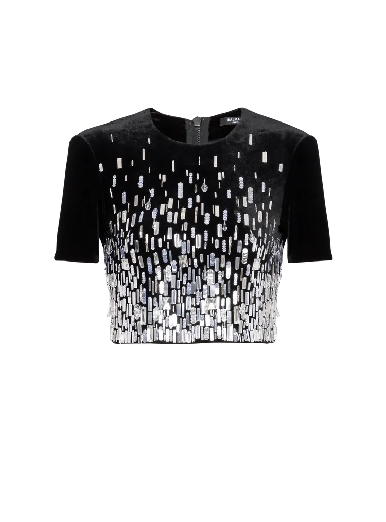 水晶刺繡短版上衣，9萬5700元。品牌提供