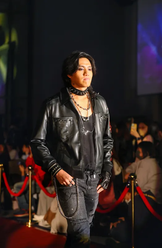 鄭浩均以視覺系造型出席中直頒獎典禮。中央社