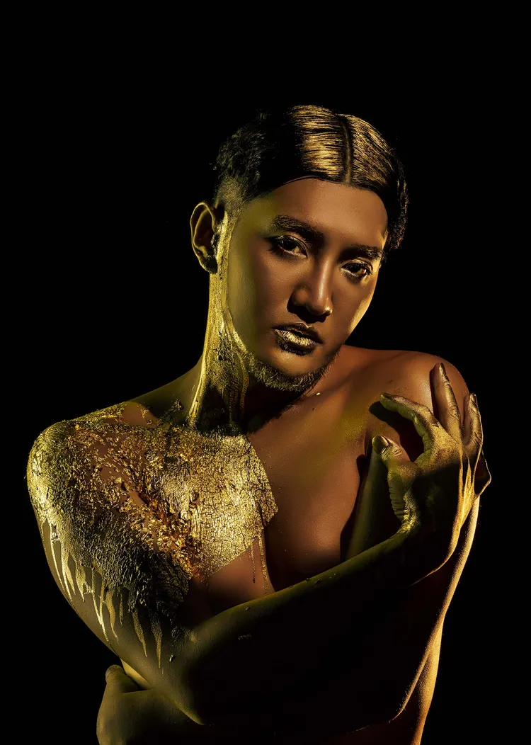 舞炯恩金粉全上身，但事情大條了，因為很難清。斯納伊工作室