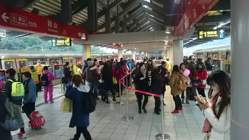 淡水信義線列車異常「走走停停」 800旅客抵圓山站被請下車!北捷回應了