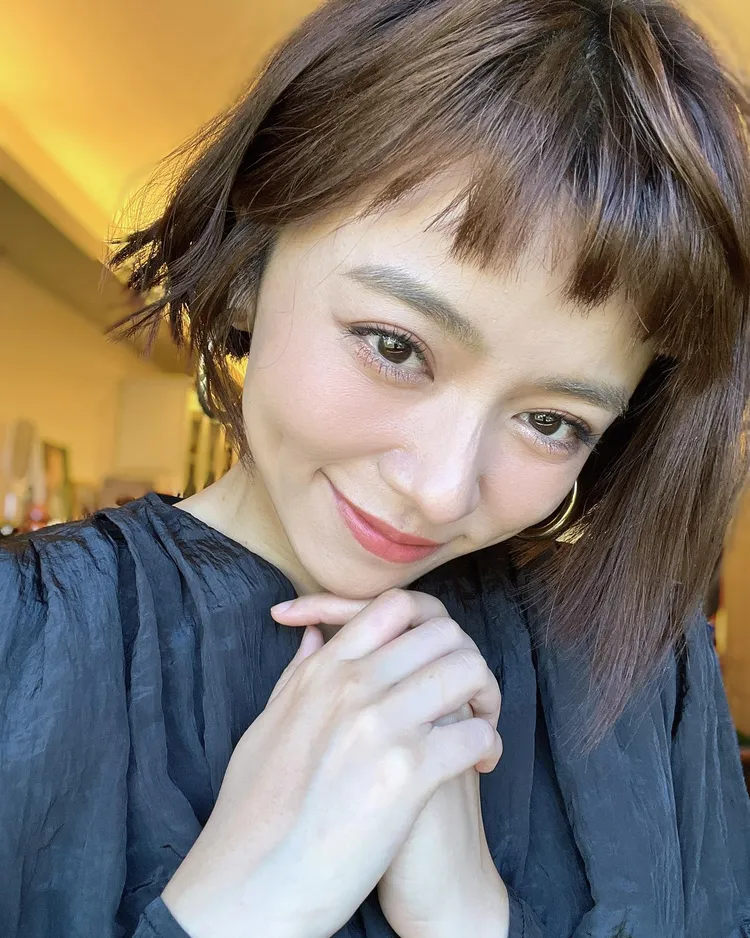 王瞳昨又曬新髮型照，這次她撞臉曾獲得金鐘獎綜合節目主持人獎的女星夏雨喬。翻攝《王瞳》粉絲頁