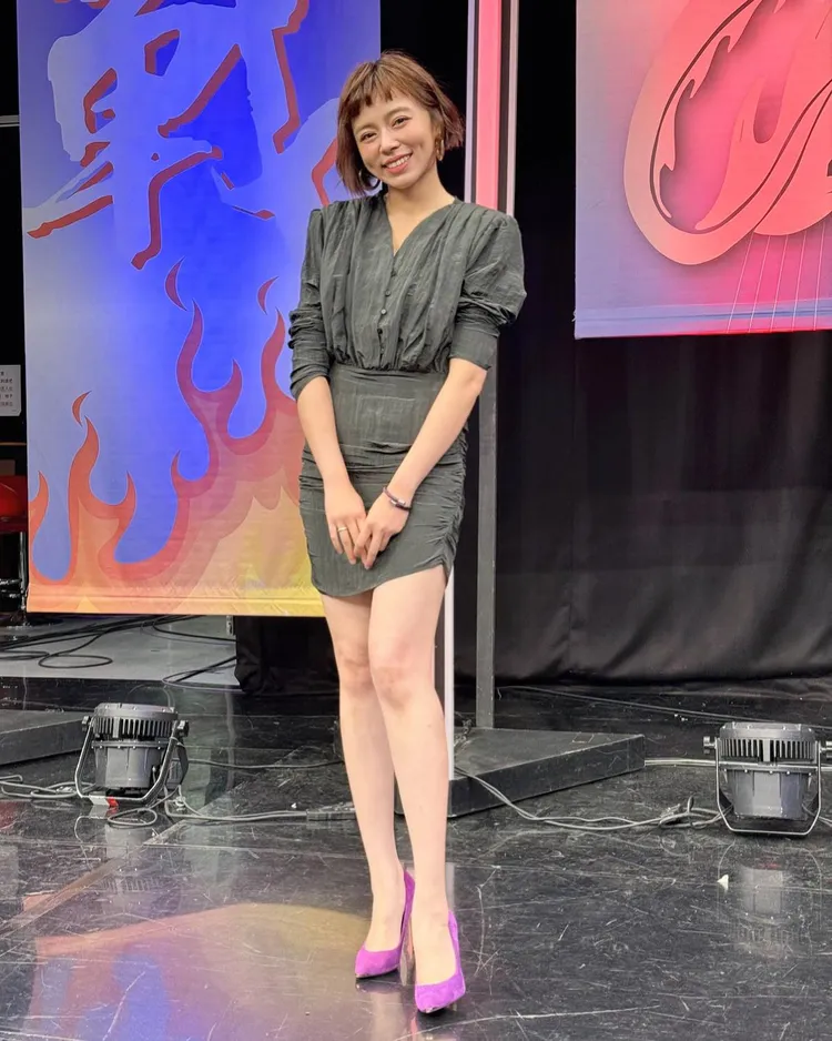 王瞳昨又曬新髮型照，這次她撞臉曾獲得金鐘獎綜合節目主持人獎的女星夏雨喬。翻攝《王瞳》粉絲頁