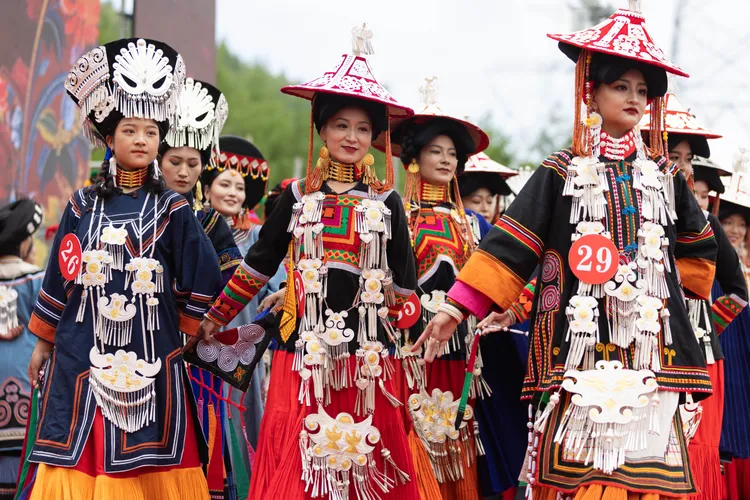 四川彝族盛裝女子。新華社