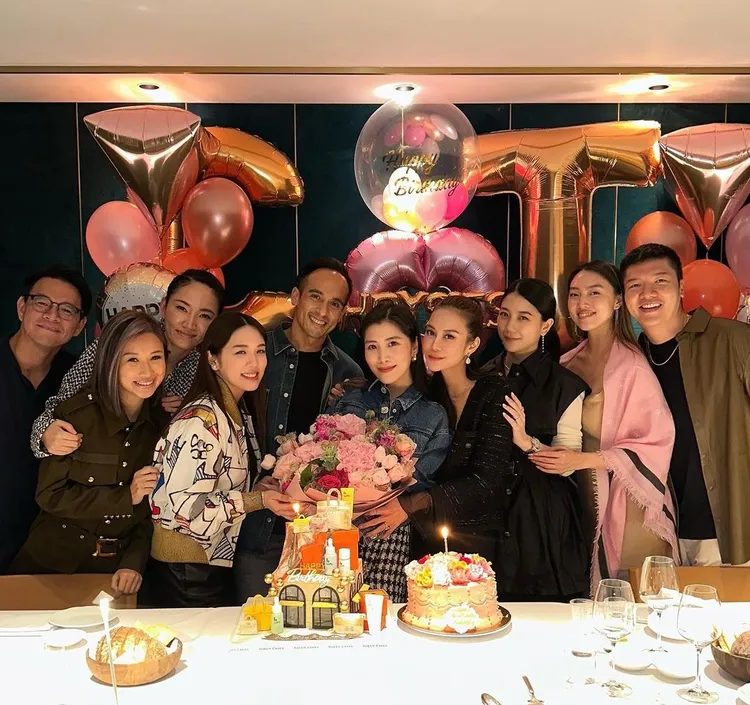 親友為她慶生。翻攝陳雪鈴IG