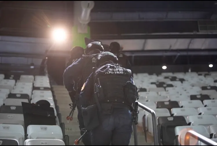 北市警於巨蛋內演練。翻攝畫面