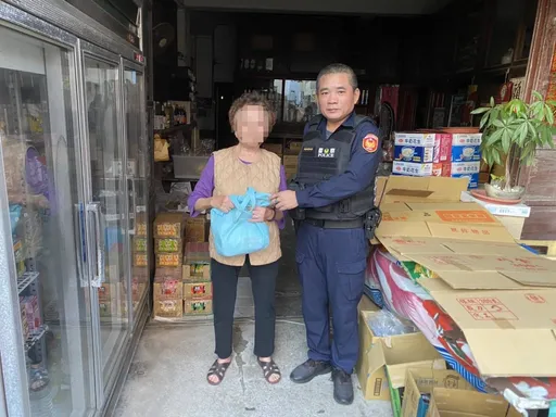 老婦看診藥品遺落計程車上　大園暖警調監視器迅速找回