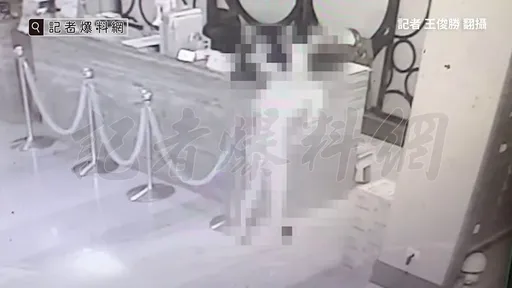 酒醉少年社區大廳突失控　「男」言之隱！褪衣打手槍嚇壞男保全