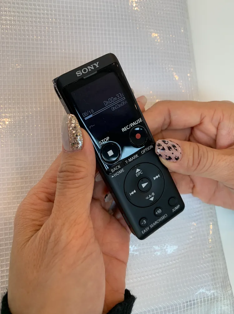 Peggy錄下恐嚇電話內容當證據。丁牧群攝