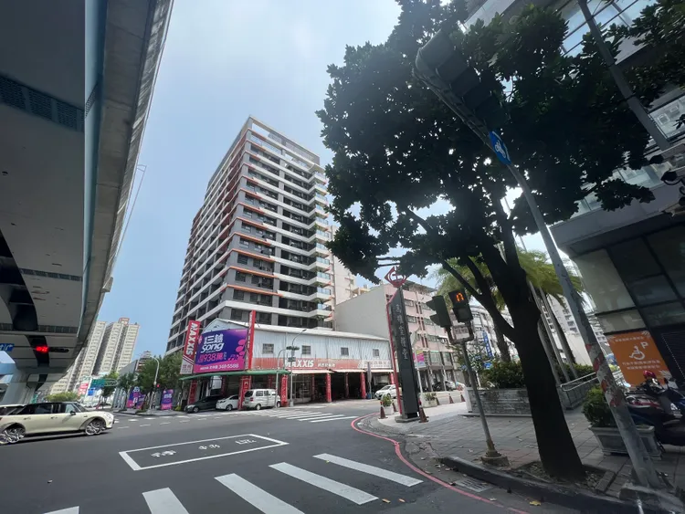 左營高鐵特區目前新成屋落在3字頭末，少部分會站上4字頭。葉家銘攝