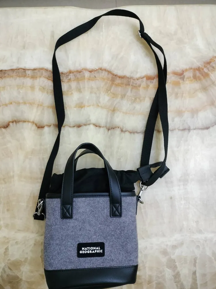 車手利用信用卡剩餘額度購買包包。民眾提供