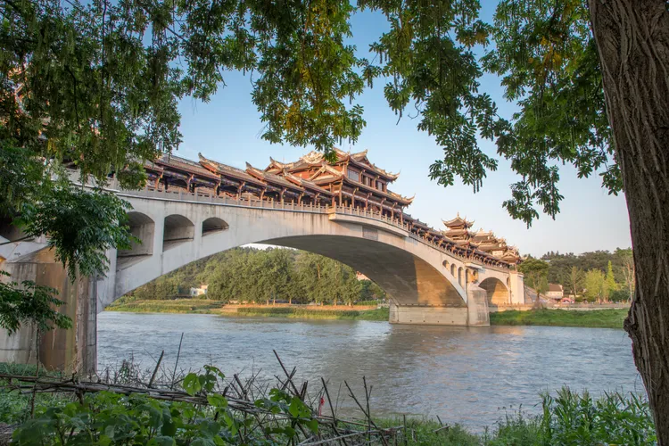 首發中國團體旅遊行程，將以重慶、江南、福建、北京、江西、張家界、九寨溝。業者提供