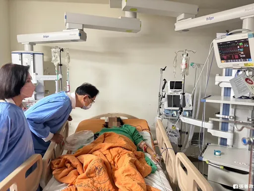 志工團太平山翻車1死39傷 桃市長張善政赴宜蘭探視傷者