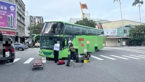 花蓮翁走斑馬線　視線死角？遊覽車左轉把他撞到斷骨命危