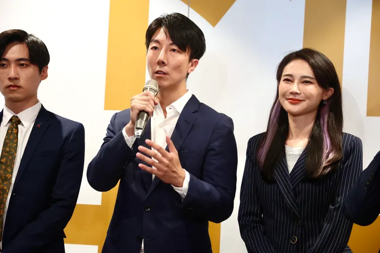 吳崢（中）、賴品妤（左）皆在這次選舉對抗政治家族。彭欣偉攝