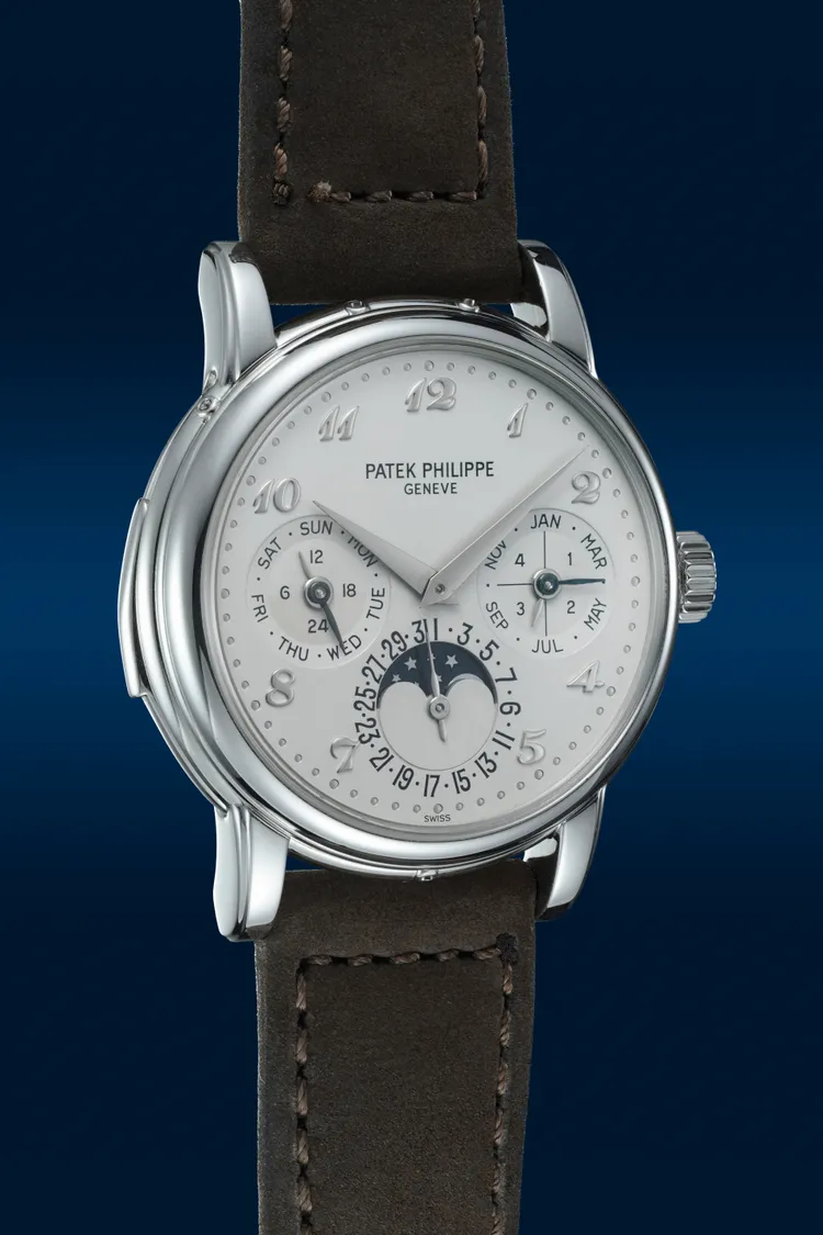 百達翡麗（ Patek Philippe）型號3974鉑金腕錶，估價港幣880萬至1760萬元（約台幣3643萬至7287萬元）。富藝斯提供