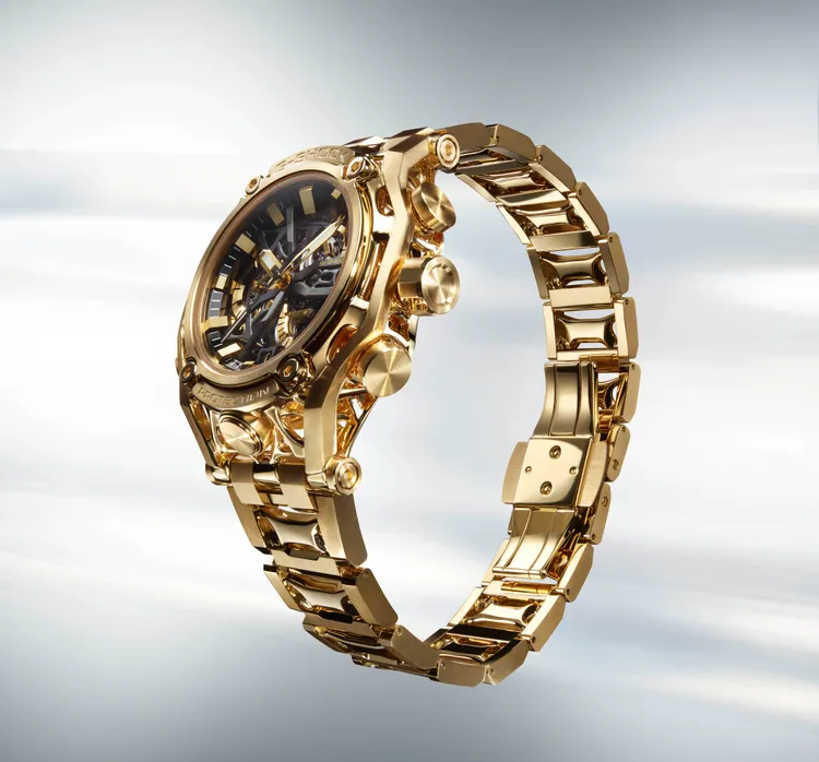 其錶殼、錶圈到鍊帶都使用18K黃金材質打造。富藝斯提供