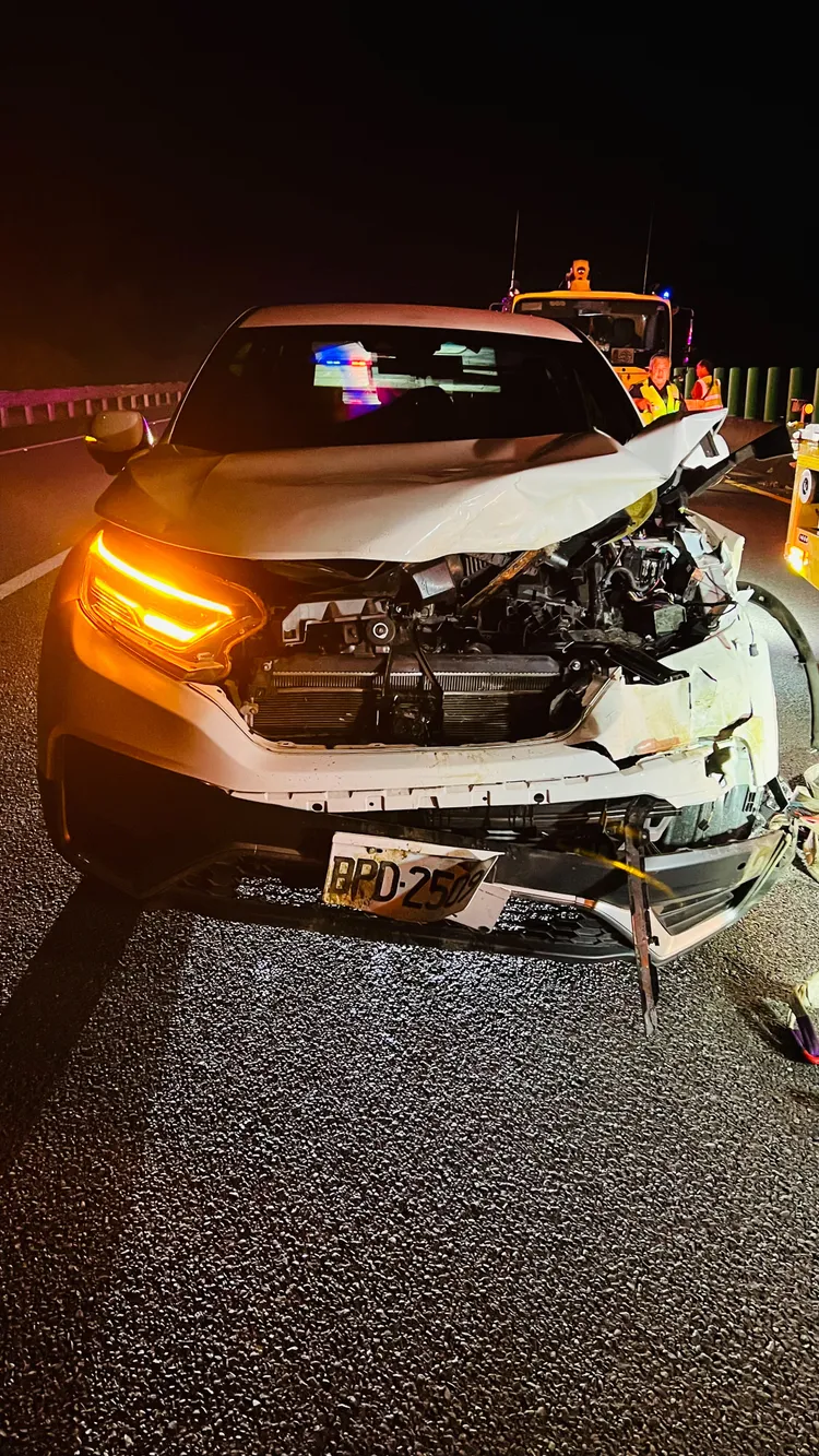 轎車受損嚴重。車主提供